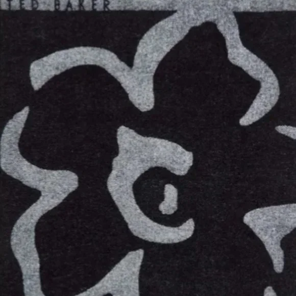 Ted Baker Magnolia Woven Wool Throw 150cm x 180cm - Picture 6 of 6